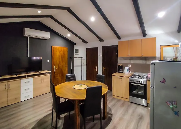 2 Bedroom Cozy In Διαμέρισμα *