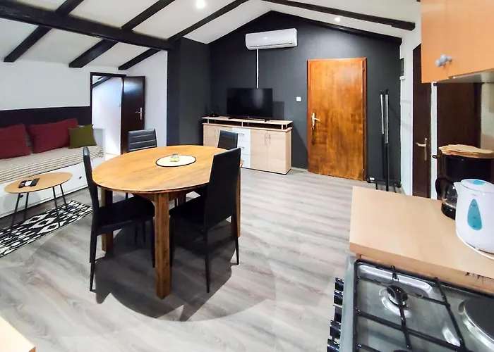 Διαμέρισμα 2 Bedroom Cozy In *