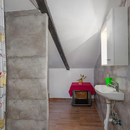 2 Bedroom Amazing In Njivice