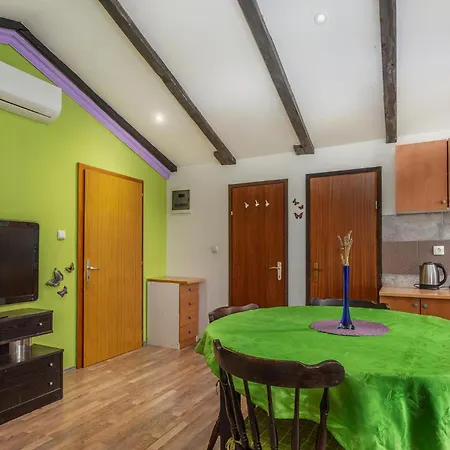 Apartment 2 Bedroom Amazing In *