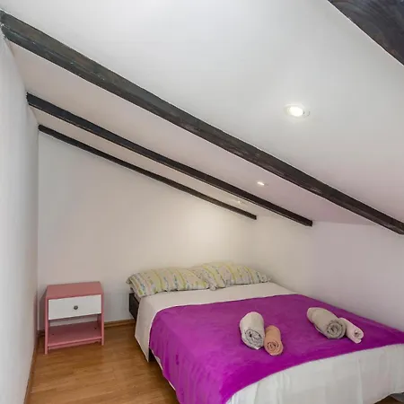 2 Bedroom Amazing In Apartment Njivice